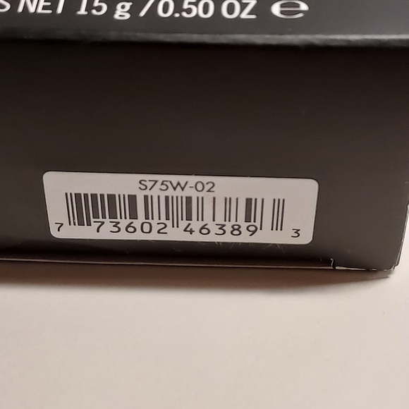 MAC Studio Waterweight Powder *LIGHT* - Picture 5 of 5